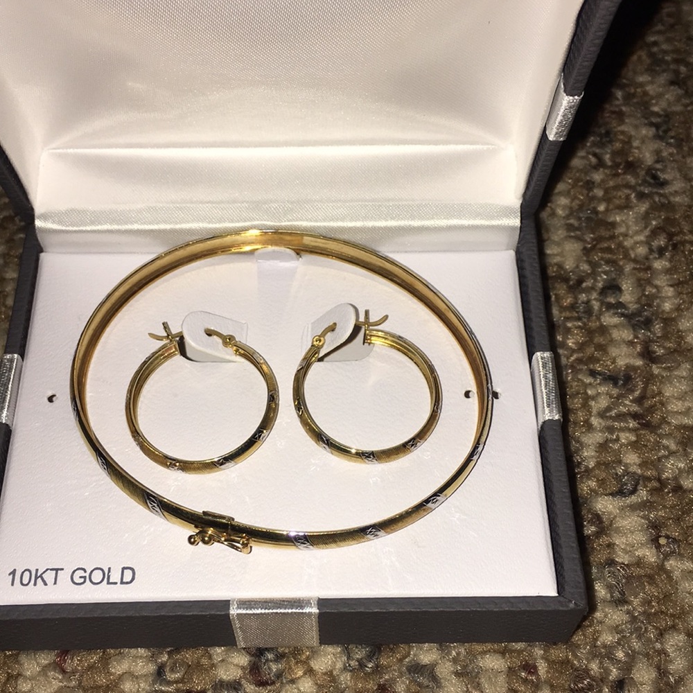 10 karat gold matching bracelet and earring set